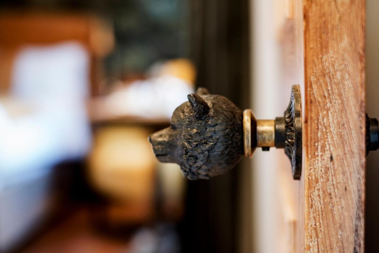 Bear Of Burton Hotel Christchurch  Exterior photo